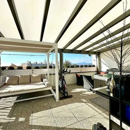 Moderny S Terasou Apartment