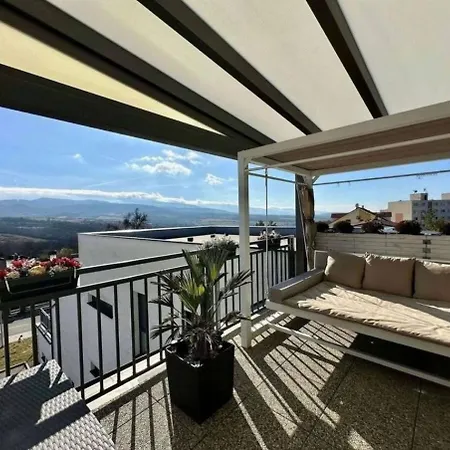 Apartment Moderny S Terasou