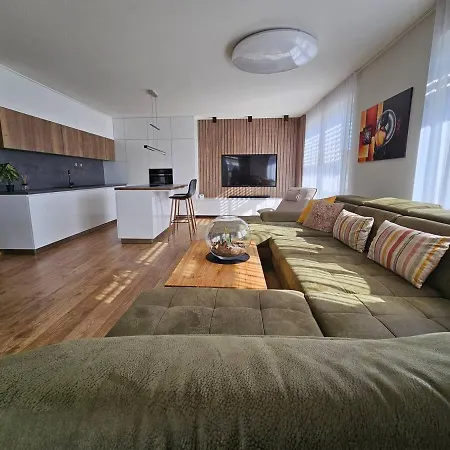 Moderny S Terasou Apartment *